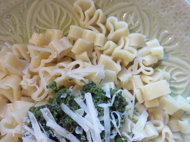 basilikumpesto-herznudeln