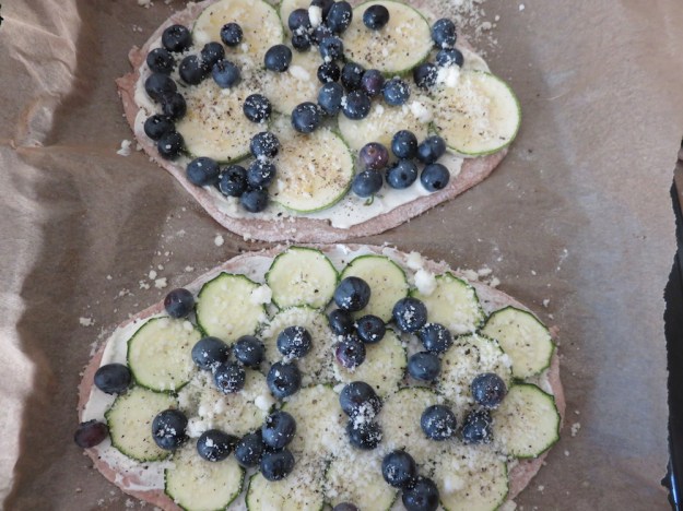 blaubeer-zucchini-flammkuchen2