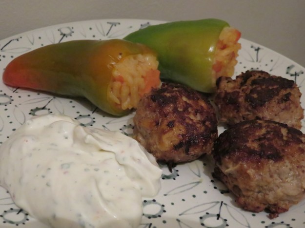 lammfrikadellen-joghurtcreme-spitzpaprika-risotto