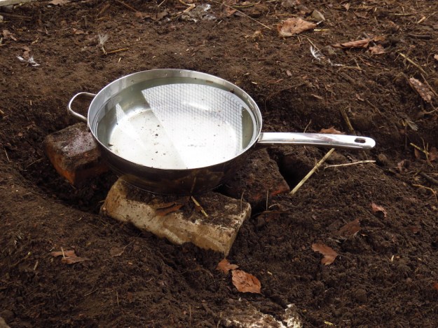 Wintertränke beheizt mit Kerze, ein Erd-Stövchen