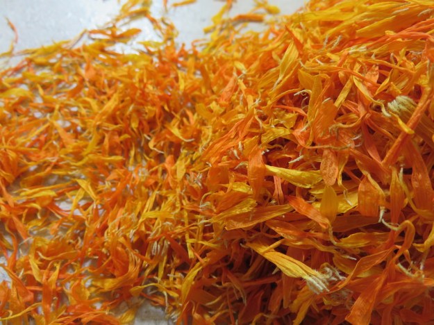 ringelblumenblueten getrocknet