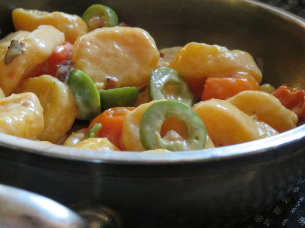 Kürbis-Gnocchi mit Nocellara del Belice und Cherrytomaten