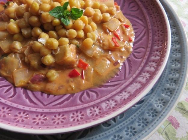 Kichererbsen auf Chicoree