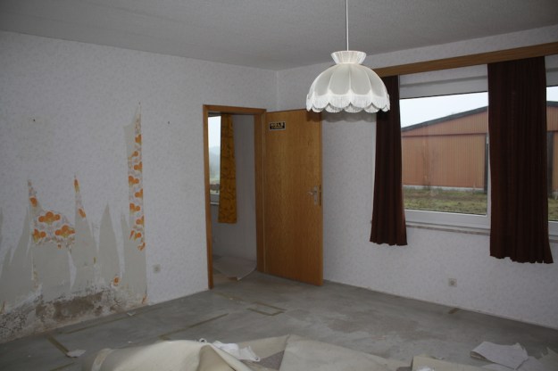 urzustand tapeten und boden weg