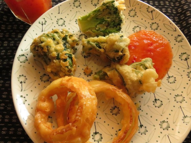 zwiebelringe-broccoli-bierteig