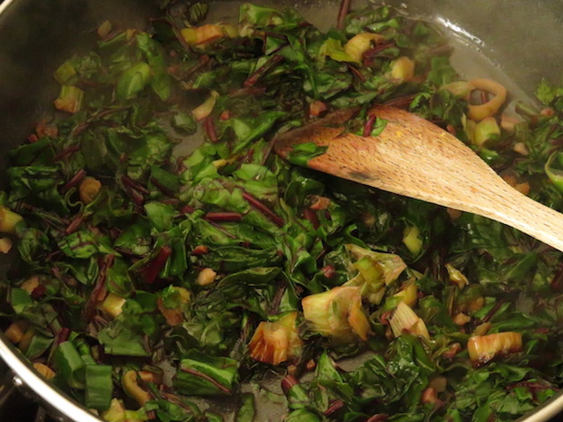 Gemüse von den Blättern der roten Bete