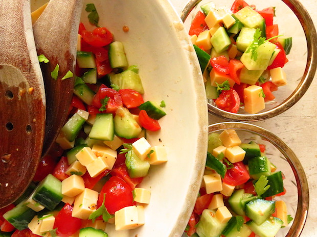 Gurkensalat mit Tomate und Gouda