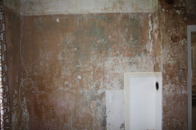 Gott weiss, wie lange mein bruder und ich geschabt und gekratzt haben bis diese seltsame Farbe weg war.