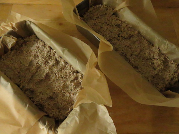 Schwarzbrot-Teig in der Kastenform