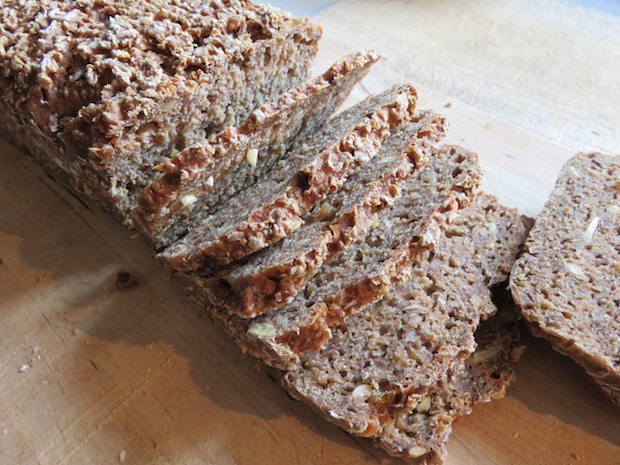 Schwarzbrot aus Roggen-Sauerteig
