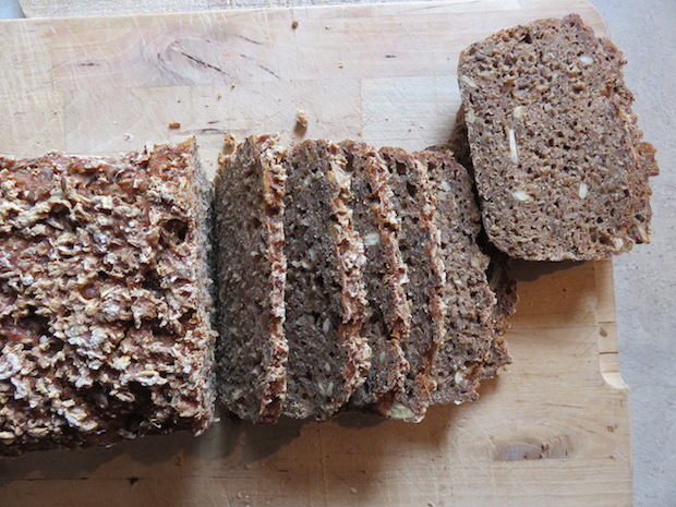 Einfaches, schnelles Schwarzbrot