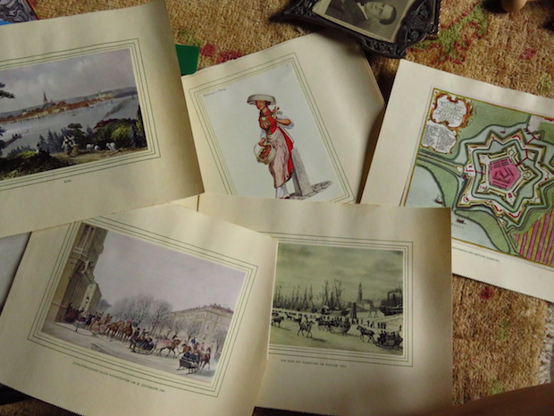 Im Uhrzeigersinn: Blick auf Kiel Vierländer Tracht Grundriss der Festung Harburg Die Elbe bei Hamburg im Winter 1833 Schlittenfahrt nach Nienstedten am 26. Dezember 1860