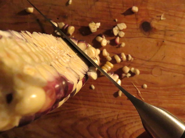 Maiskolben entkörnen