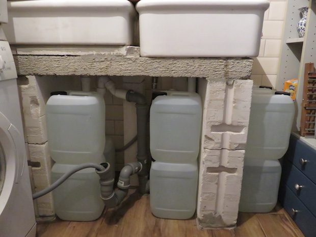 100l Trinkwasser verstaut