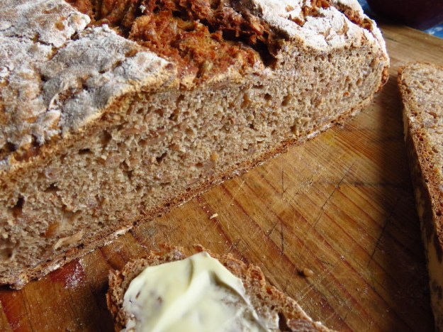 dinkelbrot-ganze-koerner