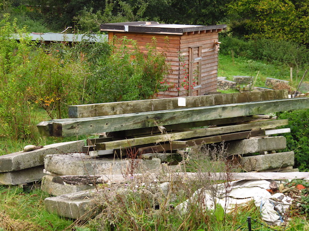 Granitplatten und Kanthölzer