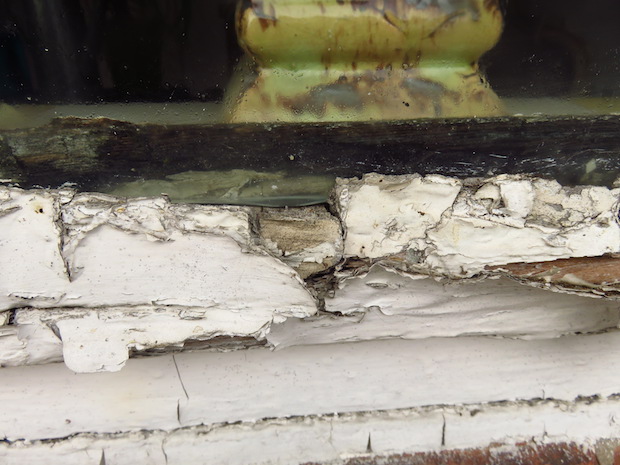 Altes dänisches Fenster ohne Kitt