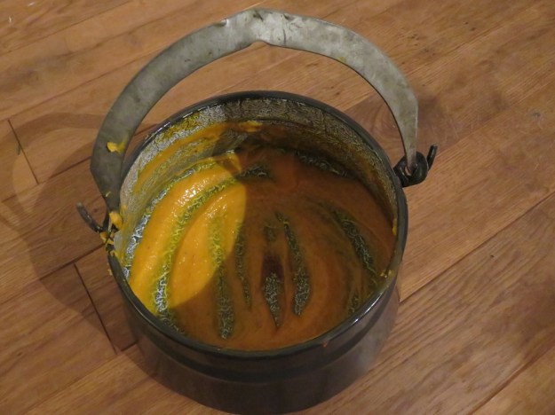 Hexenkessel mit Kürbissuppe