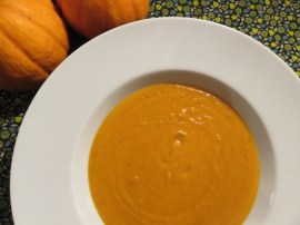 Herbstliche Kürbissuppe zu Halloween am Lagerfeuer