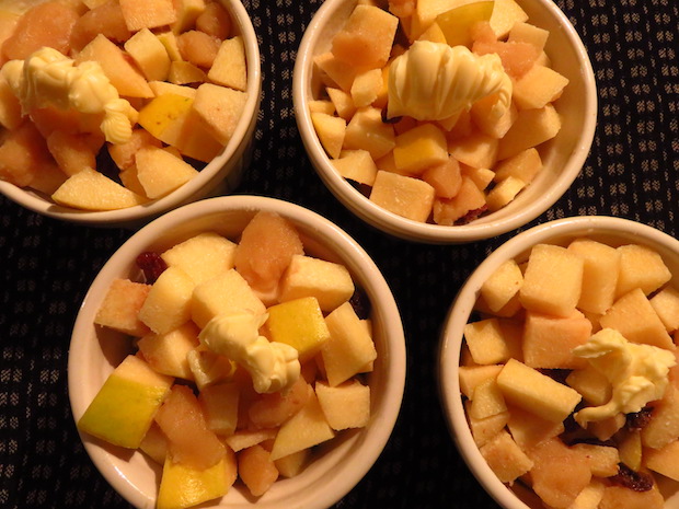 Bratquitten mit Rosinen und Marzipan