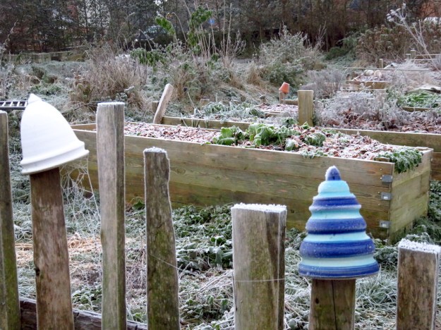 Nützlingsunterkünfte auf dem Staketenzaun