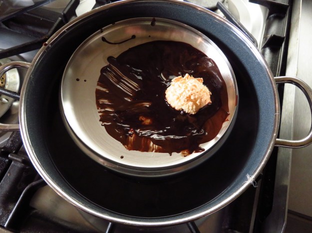 Improvisiertes Wasserbad wenn man keine Schmelzschale hat